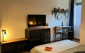 Stylish Apartment 3 Km Away From Duomo - Netflix, Wi-Fi, All Comforts Included